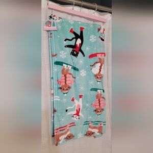 Betsey Johnson  Christmas Skiing Cats Kitties Plush Throw Blanket 50x60"